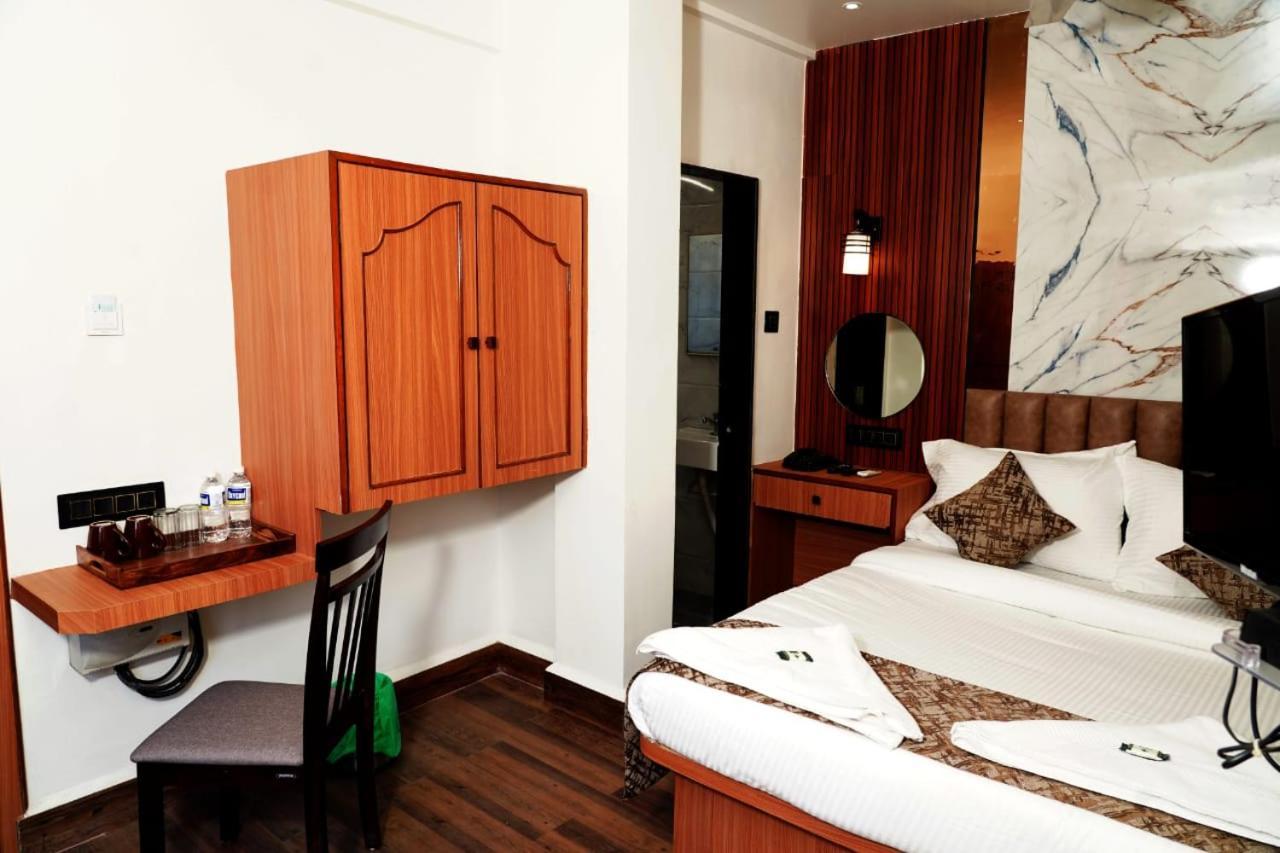 Hotel Padma Krishna Pune Exterior foto